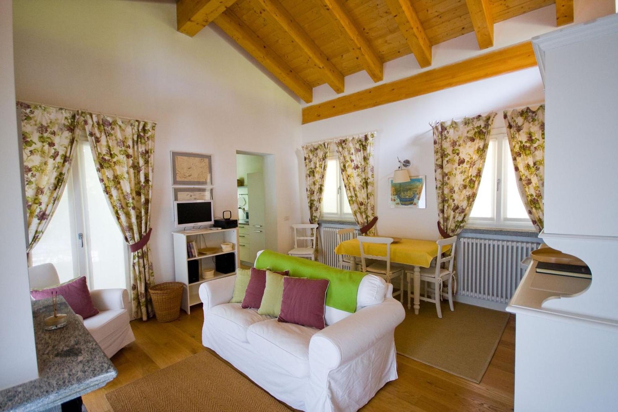 Agriturismo Castello Di Vezio Varenna Room photo