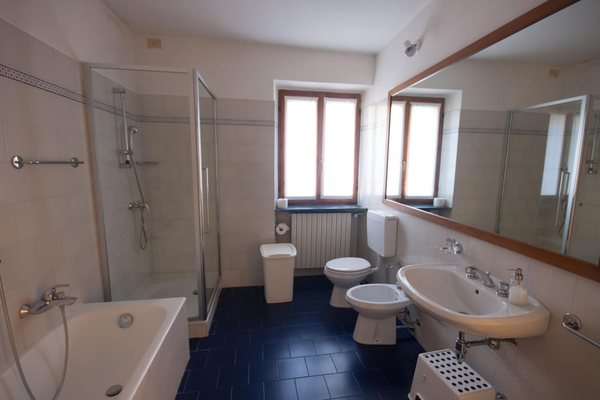 Agriturismo Castello Di Vezio Varenna Room photo