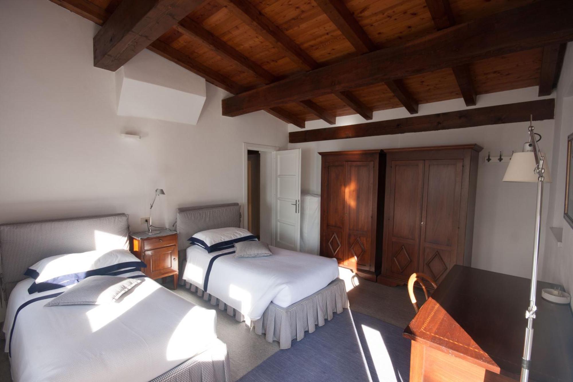 Agriturismo Castello Di Vezio Varenna Room photo