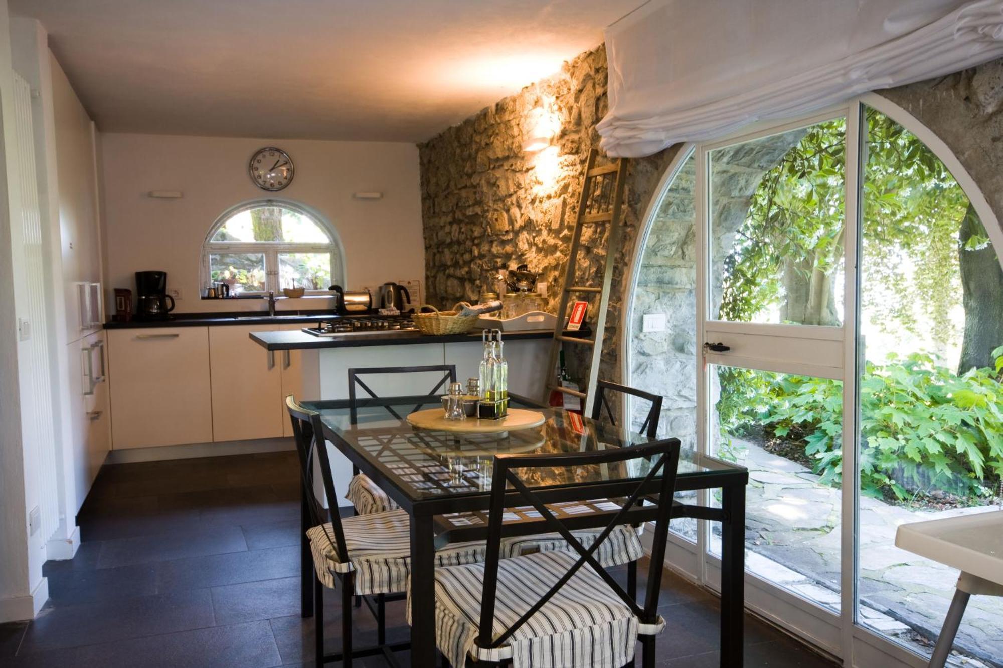 Agriturismo Castello Di Vezio Varenna Room photo