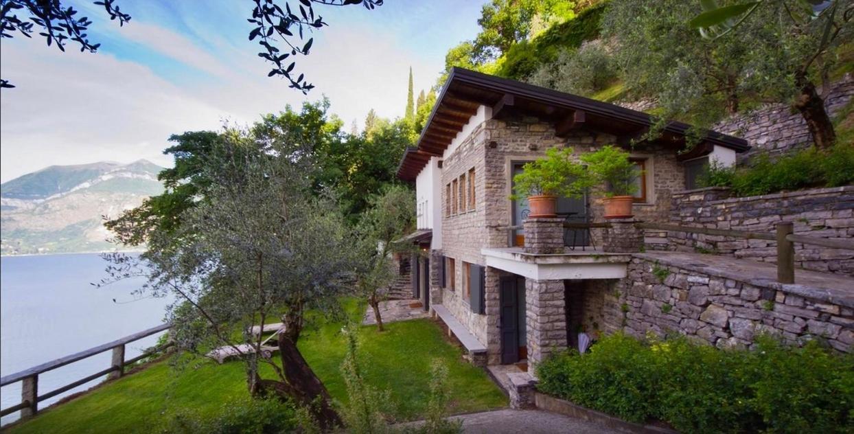 Agriturismo Castello Di Vezio Varenna Exterior photo