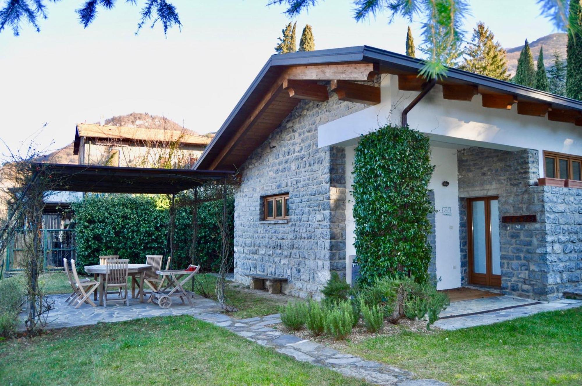 Agriturismo Castello Di Vezio Varenna Exterior photo